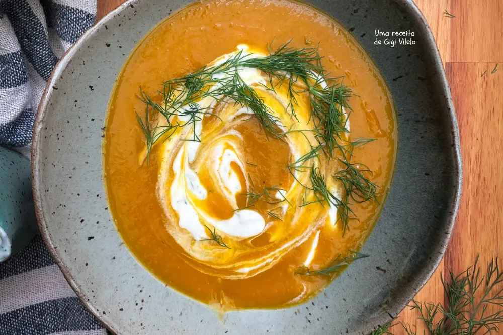 Sopa de abóbora com creme de ricota