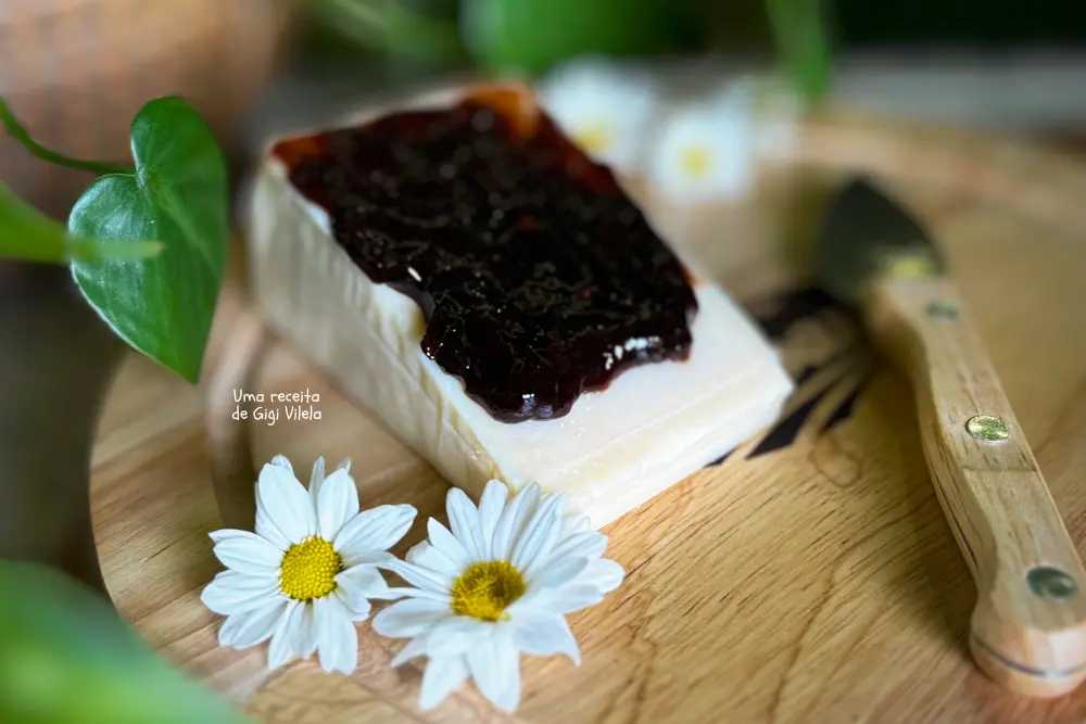 Parmesão com geleia de vinho tinto