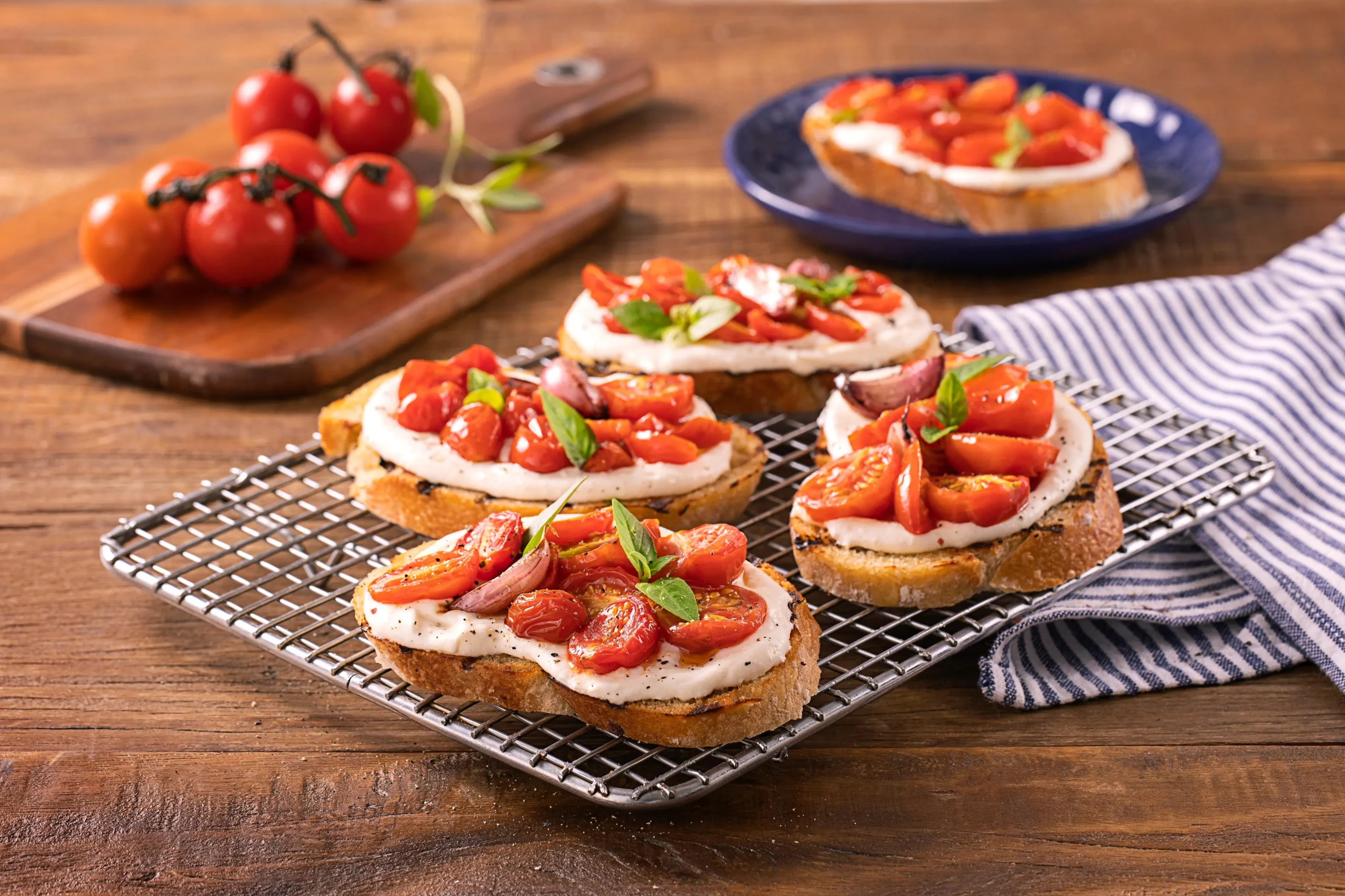 Brusquetta com Creme de Ricota e Tomates Confitados