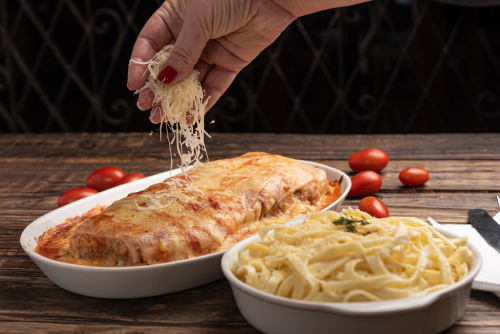 Parmegiana de Carne com Macarrão Fettuccine