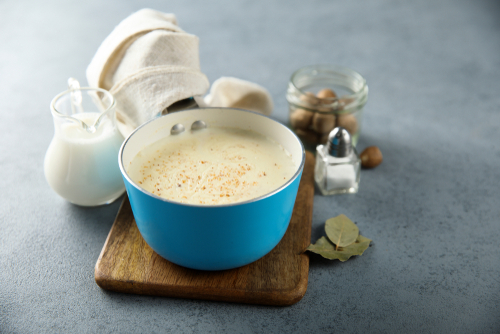 Bechamel, ao sugo ou pesto? Conheça os molhos para massas mais famosos do mundo