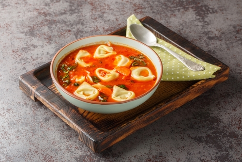 Sopa de Tomate com Tortellini