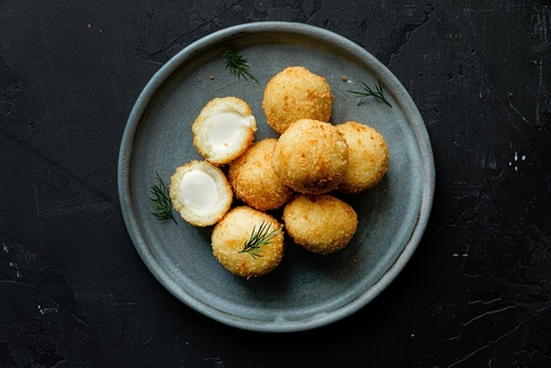 Bolinha de Queijo com Alho