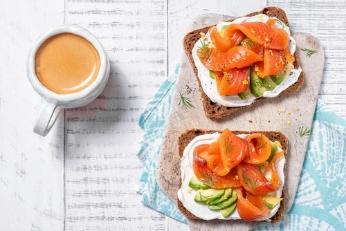 Toast de Salmão com Creme de Ricota